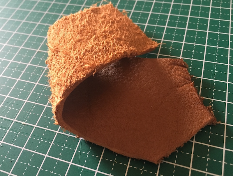 まずはコードホルダーを作ってみた 初めてのレザークラフトにはベストだと思う 1 2日目 クラフトレザー レザークラフト入門